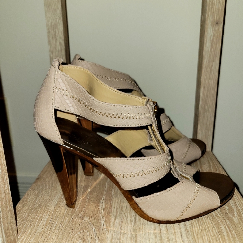 Shoes - Picture 2 of 4